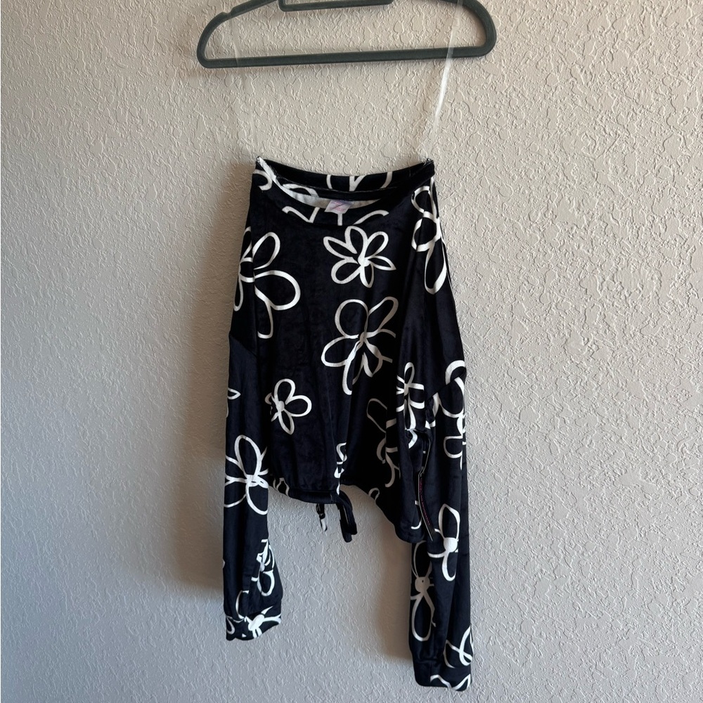 Black & White Velvet Floral Pajama Set NWT 🖤🤍 Cropped Top + Jogger Bottoms – XXL